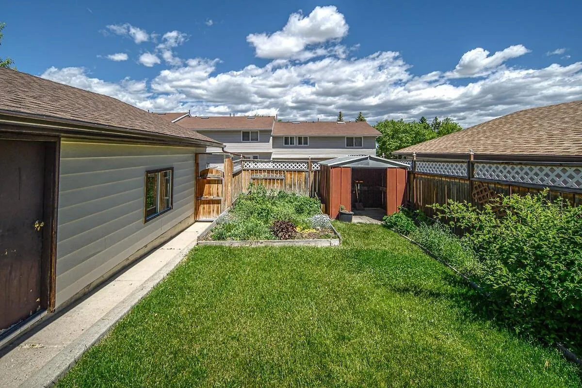 Apartment 3 Beds Guest Suite Near Dt & Yyc